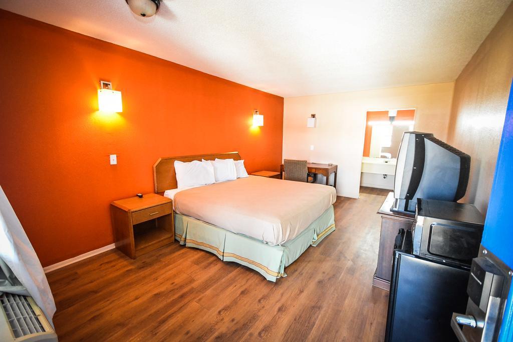 America'S Best Inn Montgomery Bagian luar foto
