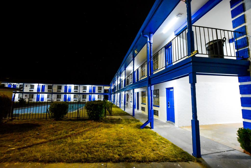 America'S Best Inn Montgomery Bagian luar foto