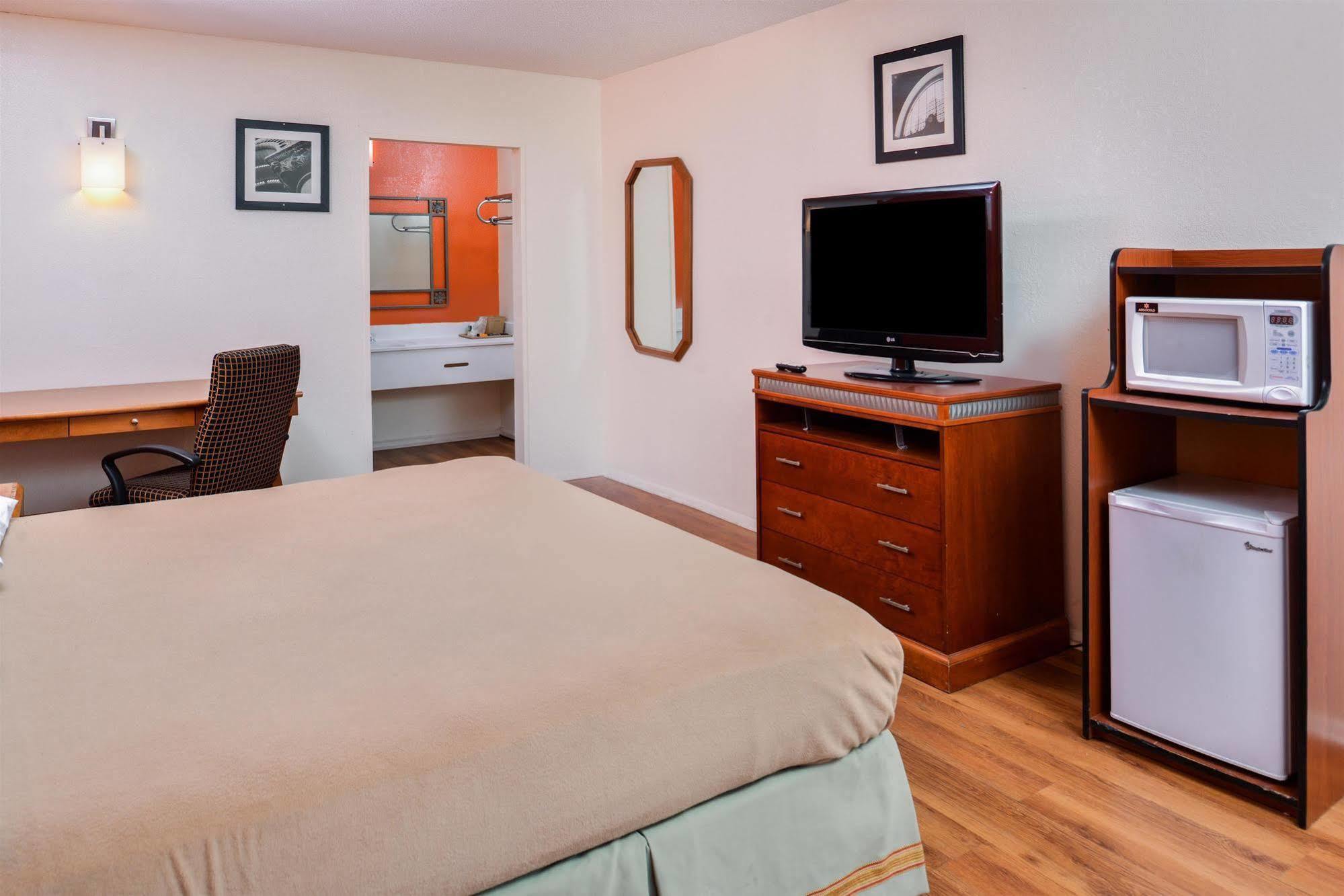 America'S Best Inn Montgomery Bagian luar foto