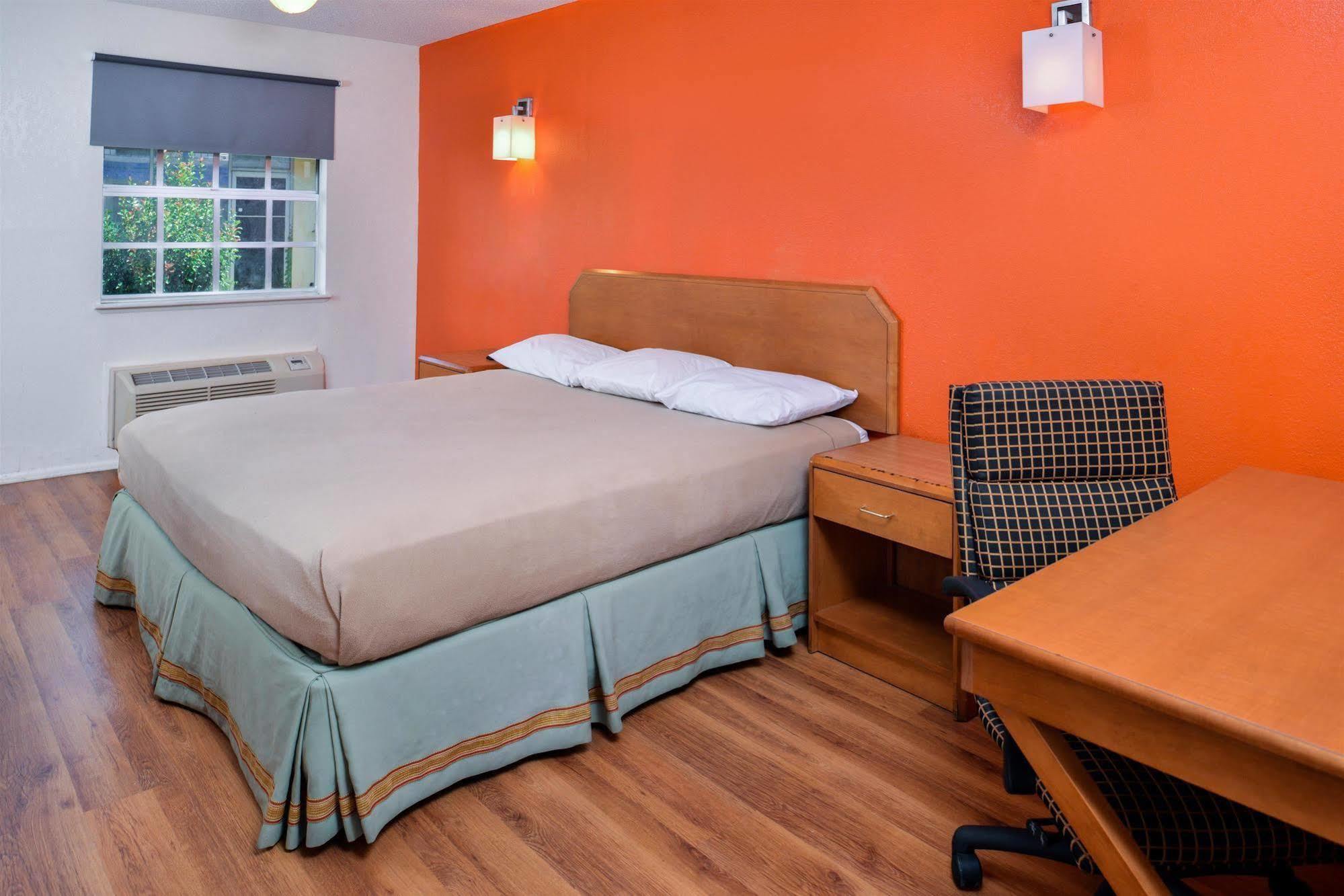 America'S Best Inn Montgomery Bagian luar foto