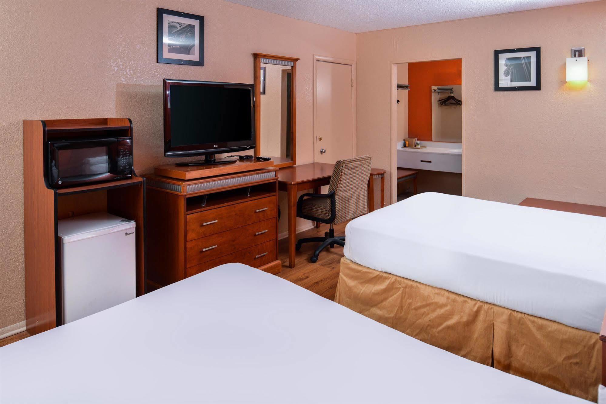 America'S Best Inn Montgomery Bagian luar foto