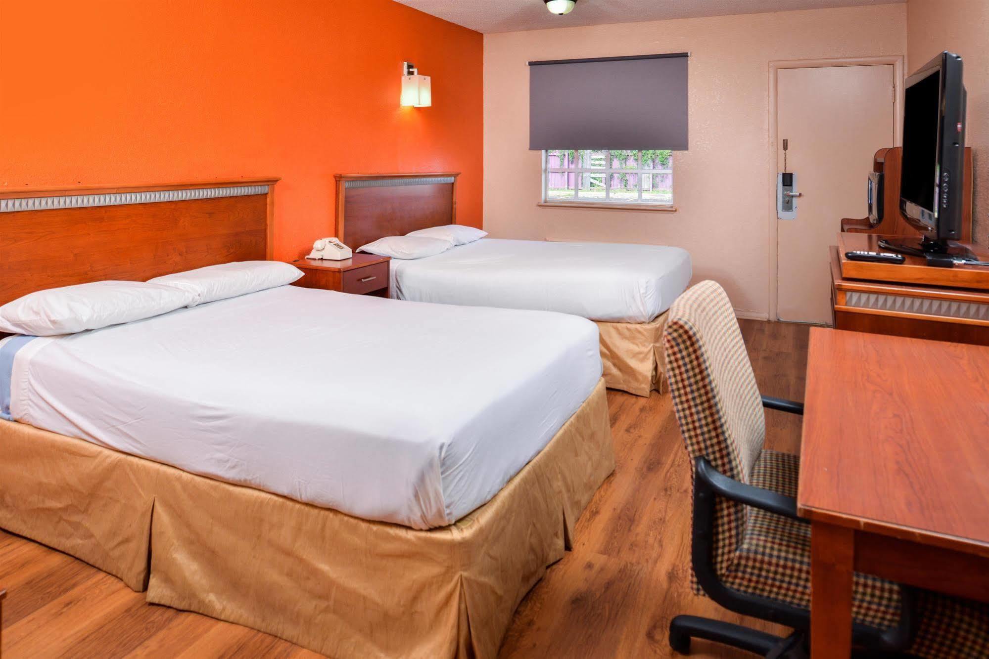 America'S Best Inn Montgomery Bagian luar foto