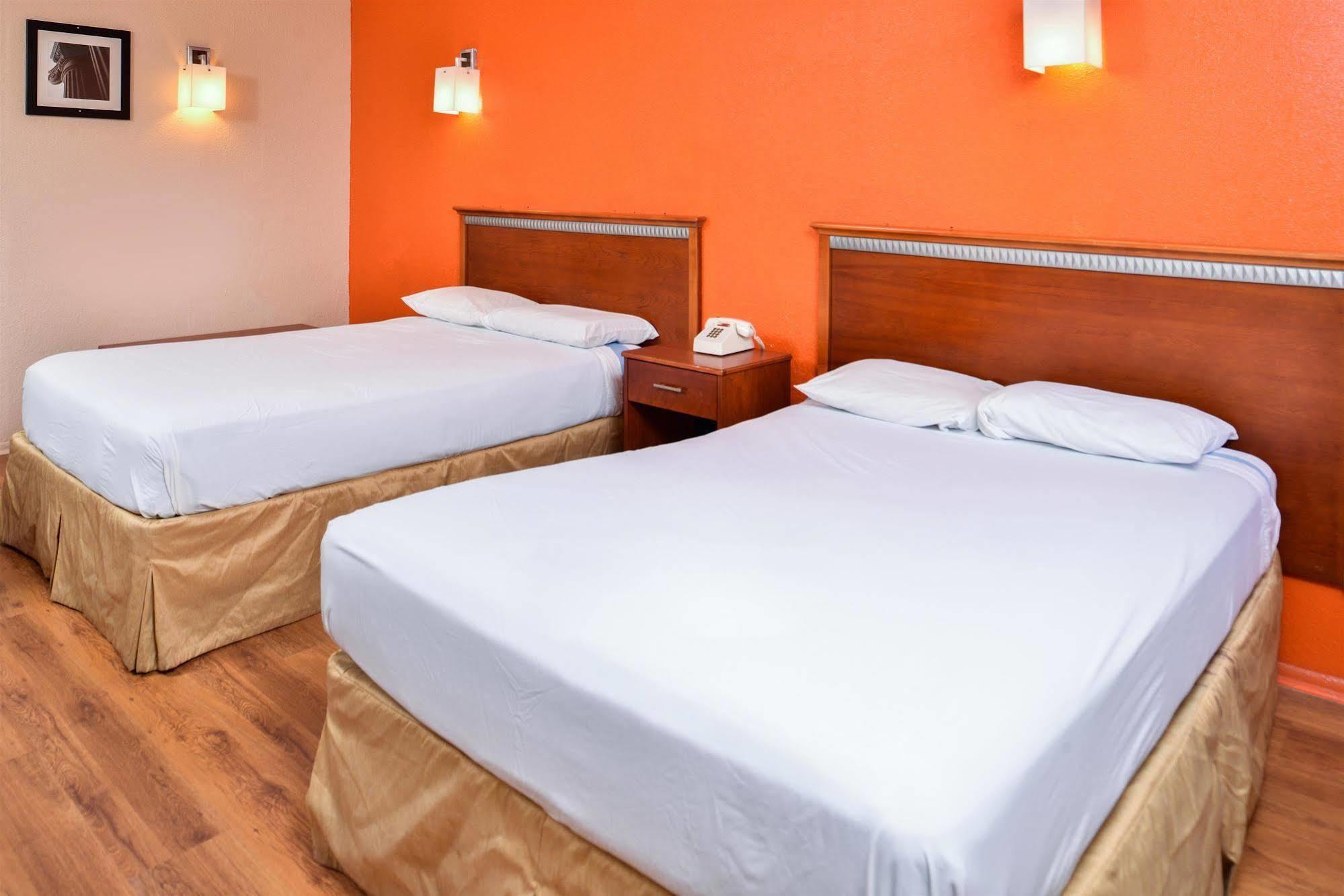 America'S Best Inn Montgomery Bagian luar foto
