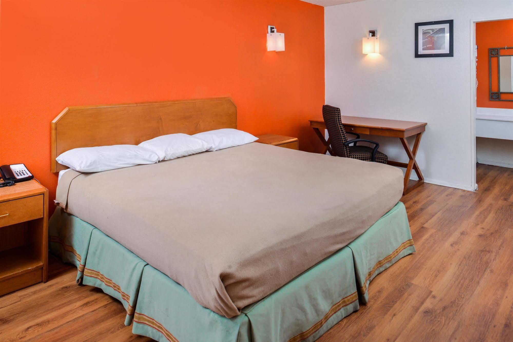 America'S Best Inn Montgomery Bagian luar foto