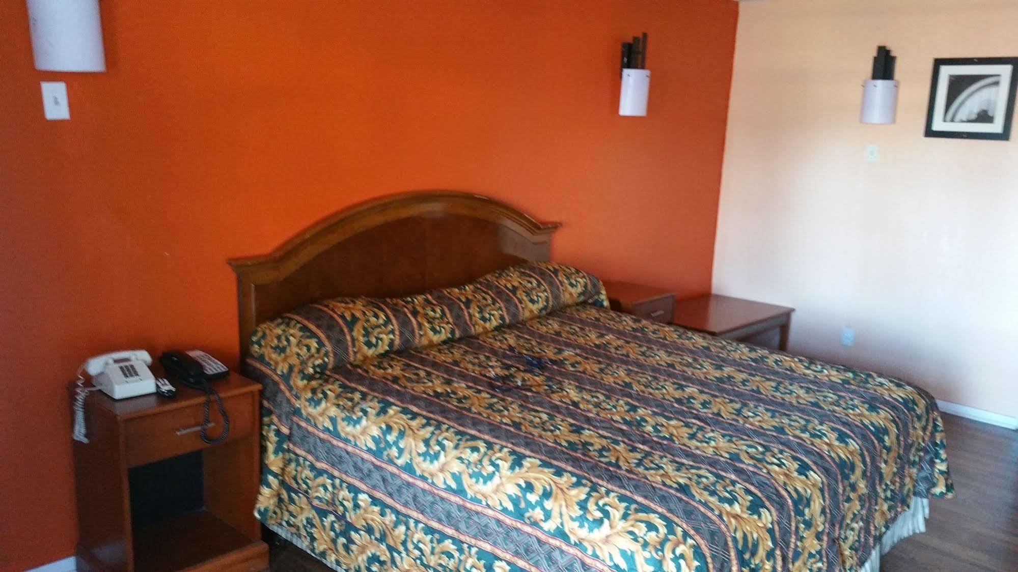 America'S Best Inn Montgomery Bagian luar foto
