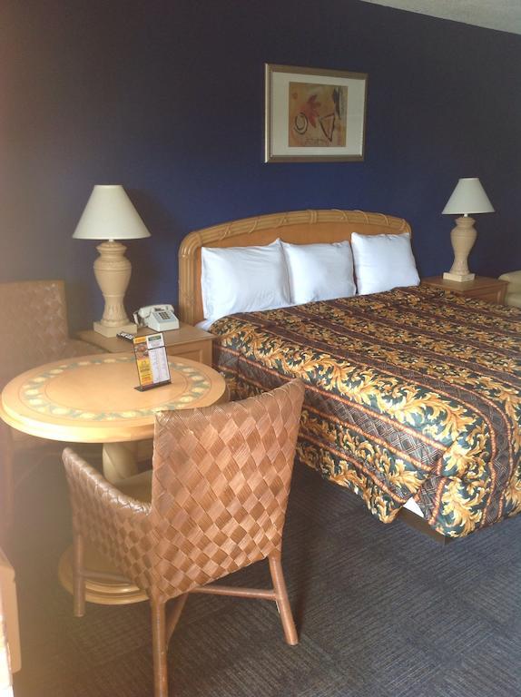 America'S Best Inn Montgomery Bagian luar foto