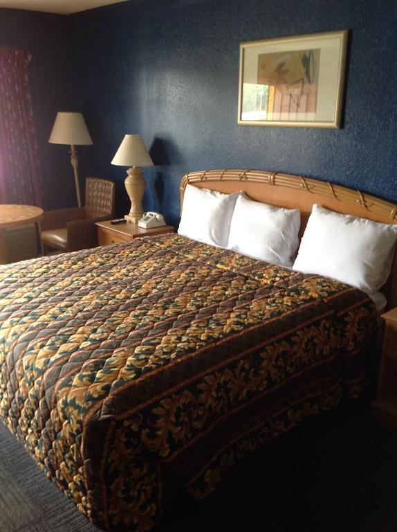 America'S Best Inn Montgomery Bagian luar foto